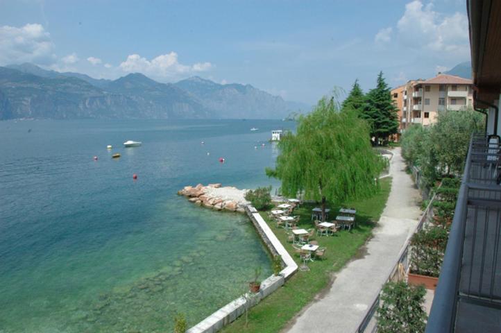 Hotel Garni Vela D'Oro Brenzone sul Garda Exterior photo